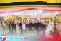 Bupati dan Wakil Bupati Malaka didampingi Ketua dan Wakil Ketua TP PKK Kabupaten Malaka pose bersama para tokoh agama usai misa syukur pelantikan, Selasa 4/3/2025/Timornesia