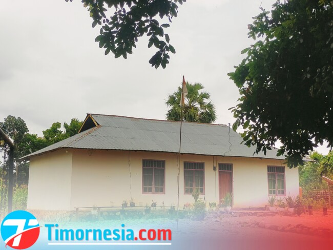 Kondisi Bendera Merah Putih di Halaman Kantor Desa Manumutin Silole, Sabtu 8/3/2025/Timornesia 