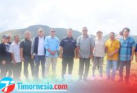 Bupati, Wakil Bupati Kabupaten Kupang Yos Lede dan Aurum Titu Eki Pose Bersama Usai Menanam 10.000 Anakan Pohon di Bukit Humen, Amfoang Selatan, Sabtu 8/3/2025/Prokopim Kabupaten Kupang/Timornesia 