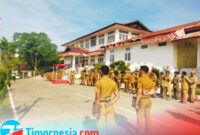 Bupati Malaka dr. Stefanus Bria Seran, MPH didampingi Wakil Bupati Malaka Henri Melki Simu, A.Md saat Apel Perdana di Kantor Bupati Malaka, Senin 10/3/2025/Istimewa/Timornesia