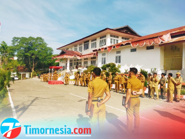 Bupati Malaka dr. Stefanus Bria Seran, MPH didampingi Wakil Bupati Malaka Henri Melki Simu, A.Md saat Apel Perdana di Kantor Bupati Malaka, Senin 10/3/2025/Istimewa/Timornesia 