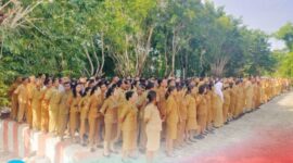 ASN di Kabupaten Malaka Berbaris Rapi Saat Mengikuti Apel Perdana Yang Dipimpin Bupati Malaka dr. Stefanus Bria Seran, MPH (SBS) di Halaman Kantor Bupati Malaka, Senin 10/3/2025/Istimewa/Timornesia 