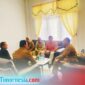 Bupati dan Wakil Bupati Malaka SBS HMS Pose Bersama Pimpinan Cabang Bank NTT Cabang Betun Yorry Blegur, Sekda Malaka Ferdi Un Muti, Asisten 1 Setda Malaka Yohanes Bernando Seran, dan Pdt. Paula Alfa Loppies di ruang kerja Wakil Bupati Malaka, Senin 10/3/2025/dok. Istimewa/Timornesia 