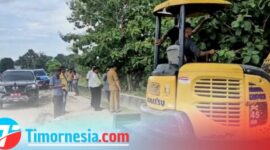 Wakil Bupati Malaka Henri Melki Simu, A.Md memantau pembersihan saluran irigasi di Desa Lakekun Barat, Selasa 11/3/2025/Timornesia 