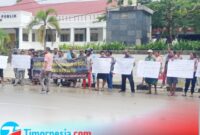 Ket. Foto : Masyarakat Kabupaten Belu Gelar Aksi Dukung Revisi UU TNI di depan Patung AA. Bere Talo, Sabtu 29/3/2025/dok. Timornesia 