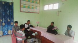 Ket Foto : Pemuda Faennanke Berkarya berdialog dengan Pemerintah Desa Faennanke, Selasa 8/4/2025/Timornesia 