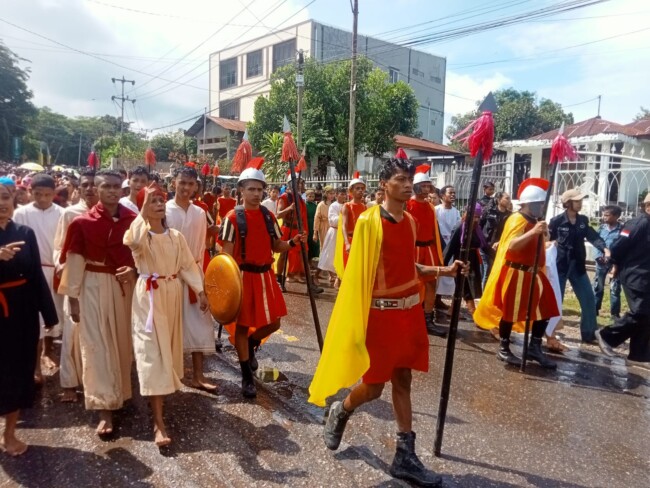 Tablo Jalan Salib Hidup oleh OMK Paroki Katedral Atambua, Jumat 18/4/2025/dok Istimewa/Timornesia 