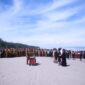 Bupati Malaka SBS didampingi Wakil Bupati HMS melantik 20 Kepala Puskesmas dan 2 Penjabat Desa di Pantai Abudenok, Selasa 22/4/2025/dok Istimewa/Timornesia 