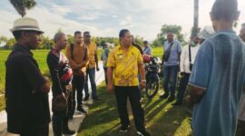 Ket Foto : Wakil Bupati Malaka Henri Melki Simu melakukan kunjungan di tiga desa untuk meninjau ketersediaan air bagi para petani, Jumat 11/4/2025/dok Istimewa/Timornesia 