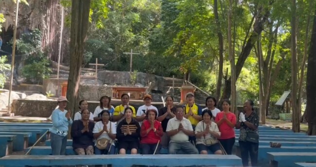 Ket Foto : Tim Penggerak PKK Kabupaten Malaka menggelar kegiatan Jumat bersih di Gua Lourdes Tubaki, Jumat 25/4/2025/dok TP PKK/Timornesia 