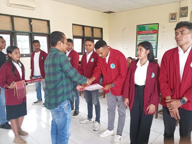 Leonardus Usboko dan Aloysius Usatnesi dilantik Ketua BEM dan BLM STIH Cendana Wangi/Erik Suni/Timornesia 