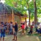 Ket foto : Umat Lingkungan St. Fransiskus Assisi Oeekam menggelar aneka kegiatan menyambut Hari Ulang Tahun Paroki Hati Yesus Yang Maha Kudus Noemuti/Erik Suni/Timornesia 