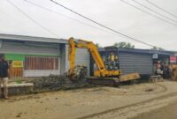 Respons cepat Pemerintah Kabupaten Malaka tangani genangan air di ruas jalan Bakateu-Harekakae, Selasa 6/5/2025/Timornesia 