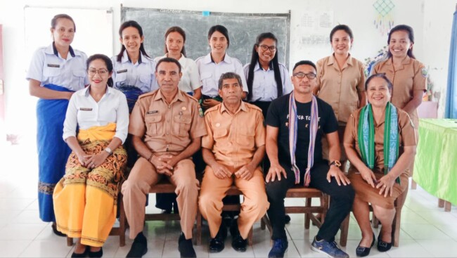 Penjabat Desa Umatoos hadiri kelulusan SDK Umatoos 2025/dok hk/Timornesia 