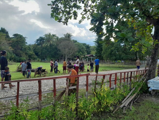 Ket foto : Warga Desa Naas rayakan Hari Lingkungan Hidup Sedunia dengan gotong royong/dok pribadi Vs/Timornesia 