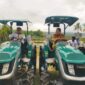 Ket foto : Bupati dan Wakil Bupati Malaka dr. Stefanus Bria Seran dan Henri Melki Simu saat meninjau traktor di Dinas Pertanian, Selasa 10/6/2025/dok Istimewa/Timornesia 