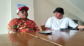 Ket foto : Sekretaris PSSI NTT Abdul Muis dan Wasek Piter Fomeni. (Jose)/dok NTTHits/Timornesia 