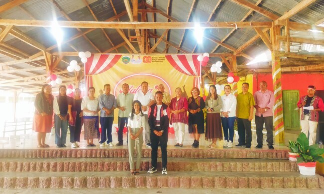 Foto bersama panitia pelaksana, para juri dan OPD bersama Wakil Bupati Malaka di aula panggung tabisan dekenat Malaka, Minggu 10/8/2025/dok pribadi/Timornesia 