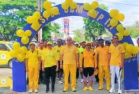 Kegiatan jalan sehat yang dilaksanakan DPD II Partai Golkar Kabupaten Malaka dalam rangka menyambut HUT Partai Golkar ke-61, tampak pengurus DPD II dan Anggota DPRD dari Partai Golkar, dari kiri : Maria Fransiska Bria (Anggota DPRD), Yustin Neni Nurhayati (IIPG), Adrianus Bria Seran (Ketua DPD II Partai Golkar Kabupaten Malaka), Maria Fatima Seuk Kain (Ketua Panitia Pelaksana/Bendahara Partai Golkar Kabupaten Malaka), Herman Seran Bria (Sekertaris DPD II Partai Golkar Kabupaten Malaka), dan Marius Boko (Anggota DPRD Kabupaten Malaka)/dok pribadi/Timornesia 