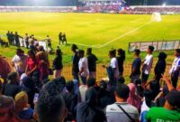 Ribuan penonton antusias padati Stadion Marilonga saat opening ceremony Piala Gubernur liga 4 ETMC Ende tahun 2025/dok pribadi/Timornesia