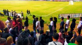 Ribuan penonton antusias padati Stadion Marilonga saat opening ceremony Piala Gubernur liga 4 ETMC Ende tahun 2025/dok pribadi/Timornesia 