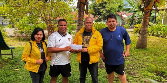 Anggota DPRD Provinsi NTT Agustinus Nahak mengunjungi tim PS Malaka dan Persab Belu di Ende/dok pribadi/an/Timornesia 