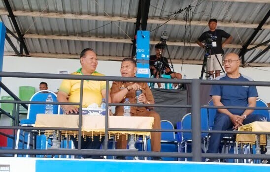Tampak hadir Wakil Bupati Malaka Henri Melki Simu bersama Wakil Bupati Ende menyaksikan pertandingan PS Malaka Vs Persamba Manggarai Barat/dok istimewa/tm/Timornesia 