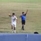 Wasit Muda Asal Malaka, Yohanes Leonardus Kehi saat memimpin salah satu pertandingan ETMC Ende tahun 2025/dok pribadi/yk/Timornesia 