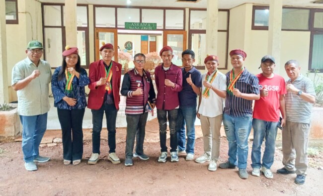 DPC PMKRI foto bersama Wakil Bupati TTS Jony Army Konay/dok pribadi/Timornesia 