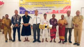 Bupati Malaka, Stefanus Bria Seran pose bersama atlet shorinji kempo Yulius Klau Nahak dan orang tua, didampingi Pelatih Kempo Malaka, Sekda Malaka, Pater Deken Malaka, Pimpinan Cabang Bank NTT Betun/dok pribadi/Gonza/Timornesia 