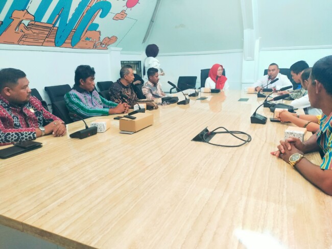 Anggota DPRD Kabupaten Malaka Komisi II di ruang rapat Dinas Kebudayaan dan Pariwisata Kota Bandung/dok pribadi/Gonza/Timornesia 