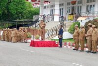 Ket foto : Bupati Malaka dr. Stefanus Bria Seran, MPH (SBS) memimpin apel perdana bersama seluruh ASN di halaman kantor Bupati Malaka, Senin 12/1/2026/dok pribadi/BA/Timornesia 