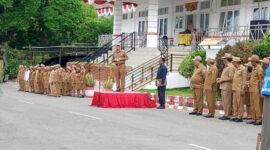 Ket foto : Bupati Malaka dr. Stefanus Bria Seran, MPH (SBS) memimpin apel perdana bersama seluruh ASN di halaman kantor Bupati Malaka, Senin 12/1/2026/dok pribadi/BA/Timornesia 