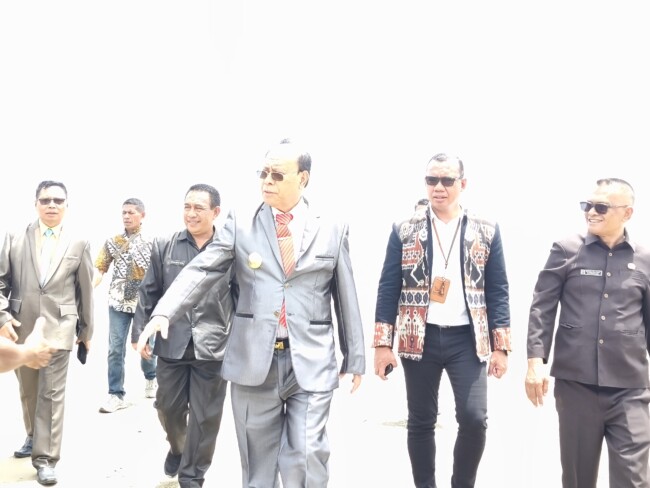 Ket foto : Bupati Malaka, dr. Stefanus Bria Seran, MPH (SBS), tegaskan seluruh perangkat daerah di lingkungan Pemerintah Kabupaten Malaka wajib melaksanakan apel pagi setiap hari Senin dan dilanjutkan dengan coffee morning/dok pribadi/gonza/Timornesia