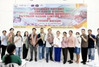 Ket foto : Foto bersama tim RSUPP Betun dengan Tim Bakti Sosial dari Yayasan Sekar Lintas Nusantara, yang merupakan kumpulan dokter ahli bedah plastik asal Malang, Jawa Timur/dok pribadi/Timornesia