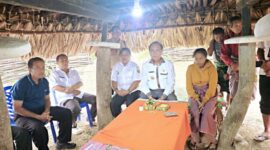 Bupati Malaka dr. Stefanus Bria Seran, MPH bersama pejabat daerah mengunjungi keluarga Dito Faot di Desa Niti, Rabu 11/2/2026/dok istimewa/Timornesia