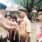 Ketua Kwarcab Gerakan Pramuka Malaka Petrus Bria Seran Lantik Penggalang Rakit dan Terap di SMP Katolik Sulama Kada/dok ml/Timornesia