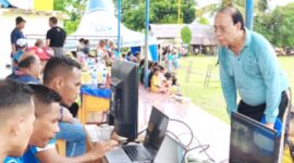 Bupati Malaka dr. Stefanus Bria Seran, MPH turut melihat review VAR pada pertandingan Piala Bupati Malaka Seri I tahun 2026/dok pribadi/Timornesia