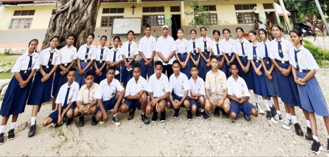 Pengurus OSIS SMPK Sulama Kada pose bersama usai pelantikan/dok ml/Sulama kada/Timornesia