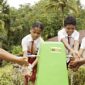 Sejumlah anak sekolah dasar sedang menikmati air bersih yang diresmikan Gugah Nurani Indonesia (GNI)/dok istimewa/GNI/Timornesia