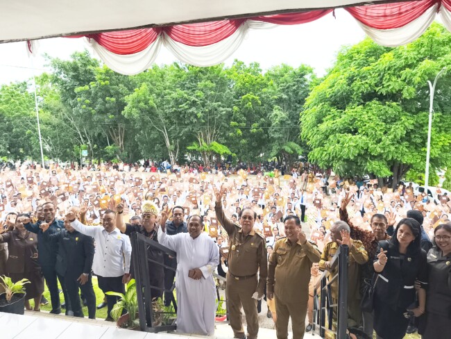 791 PPPK paruh waktu Terima SK di halaman kantor Bupati Malaka, Senin 23/2/2026/dok istimewa/Timornesia