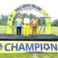 Bupati Malaka dr. Stefanus Bria Seran, MPH didampingi Wakil Bupati Henri Melki Simu dan Ketua PSSI sekaligus Ketua SSB Kabupaten Malaka juga Ketua DPRD Kabupaten Malaka Adrianus Bria Seran pose bersama di partai puncak Piala Bupati Malaka seri I tahun 2026/dok istimewa/Timornesia