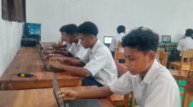 Siswa SMPK Sulama Kada serius mengikuti simulasi Tes Kompetensi Akademik (TKA)/dok pribadi/ML/Timornesia