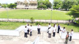 Bupati Malaka dr. Stefanus Bria Seran, MPH bersama para pejabat Malaka meninjau stadion RTP Kobalima yang dipersiapkan sebagai venue sepak bola PON 2028/dok pribadi/Timornesia