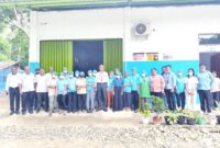 Bupati Malaka Stefanus Bria Seran foto bersama petugas dapur MBG Rainawe, Rabu 11/3/2026/dok pribadi/Timornesia