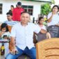Wakil Ketua II DPRD Kabupaten Malaka Lambertus Bria saat menyaksikan laga persahabatan antara SSB PS Malaka melawan SBB Kefamenanu di lapangan Haitimuk, Minggu 22/3/2026