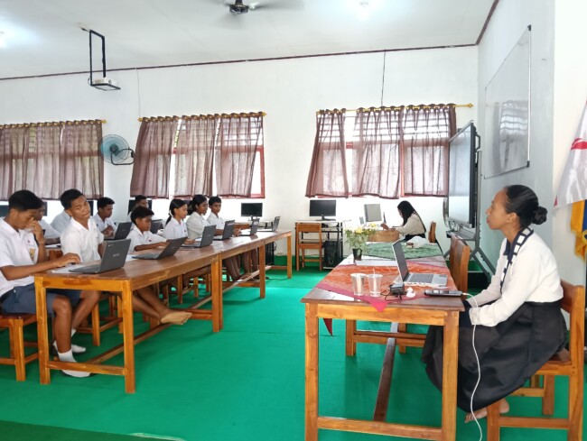 Siswa/i kelas IX SMPK Sulama Kada Sedang Mengikuti kegiatan TKA/dok istimewa/ML/Timornesia