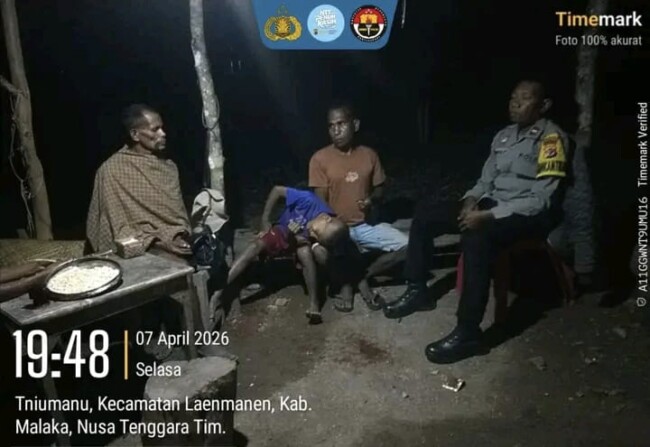 Personil Polsek Laenmanen sedang melakukan patroli Dialogis/dok foto ren Humas polres Malaka/Timornesia