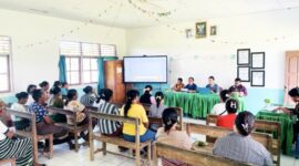 Kepala SDK Wemasa Sri Lestari Mundir memimpin rapat persiapan ujian sekolah bersama komite dan orang tua murid, Kamis 16/4/2026/dok istimewa/SM/Timornesia