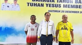 Perwakilan manajer SSB Star club Oebobo TTS foto bersama Bupati Malaka SBS dan Ketua PSSI sekaligus Ketua SSB Kabupaten Malaka ABS/dok istimewa/Timornesia